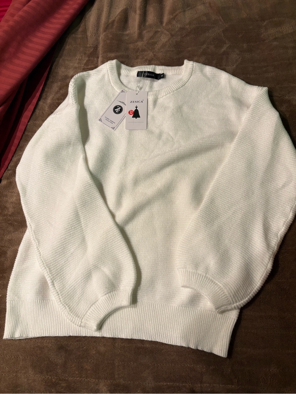 Jesica women’s Sweater in White new with tags size medium